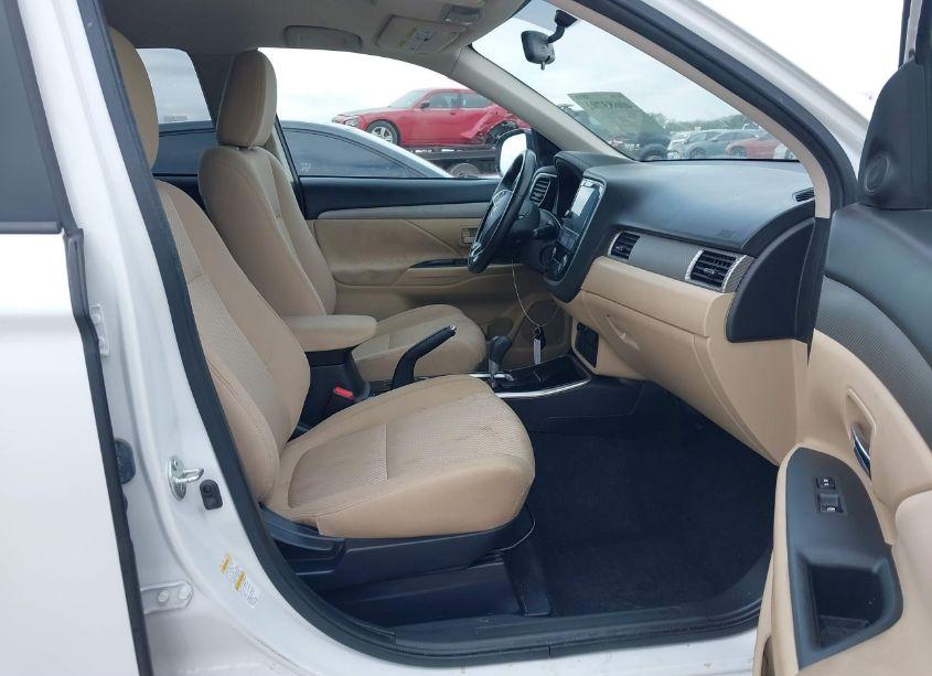 Photo 5 of 2017 Mitsubishi Outlander SE (VIN JA4AD3A31HZ058915)