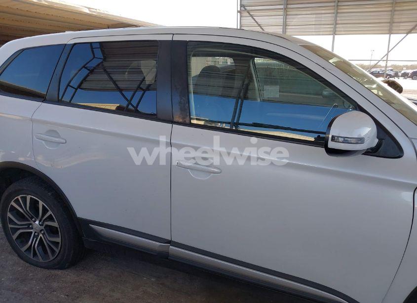 Photo 13 of 2017 Mitsubishi Outlander SE (VIN JA4AD3A31HZ062317)