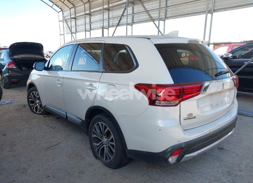 Photo 3 of 2017 Mitsubishi Outlander SE (VIN JA4AD3A31HZ062317)