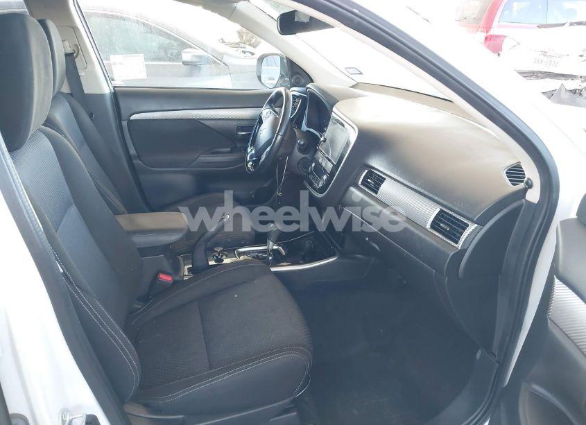 Photo 5 of 2017 Mitsubishi Outlander SE (VIN JA4AD3A31HZ062317)