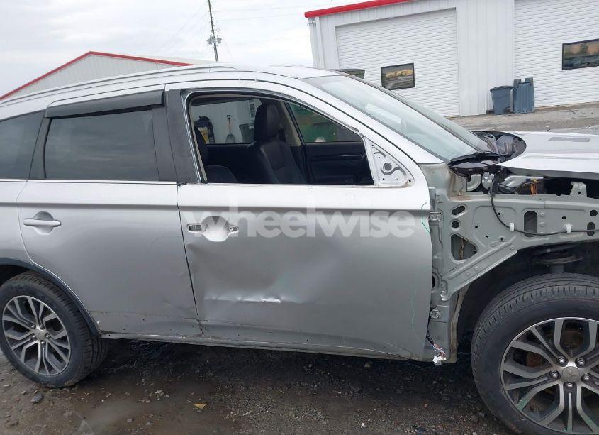 Photo 14 of 2018 Mitsubishi Outlander SEL (VIN JA4AD3A31JZ001538)