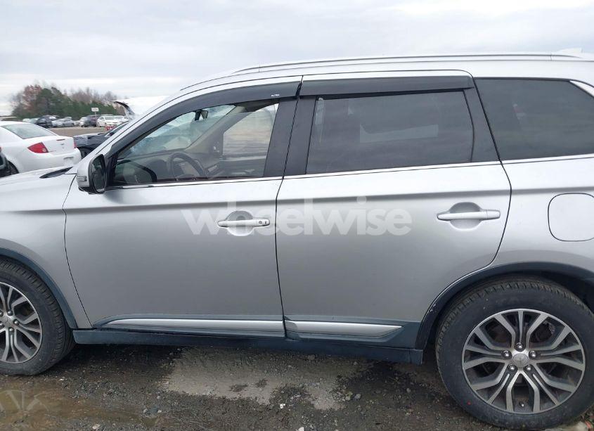 Photo 15 of 2018 Mitsubishi Outlander SEL (VIN JA4AD3A31JZ001538)