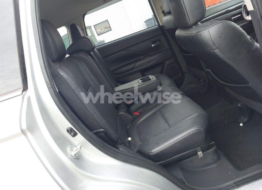 Photo 8 of 2018 Mitsubishi Outlander SEL (VIN JA4AD3A31JZ001538)