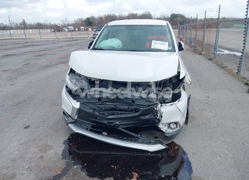 Photo 12 of 2018 Mitsubishi Outlander SE (VIN JA4AD3A31JZ011860)