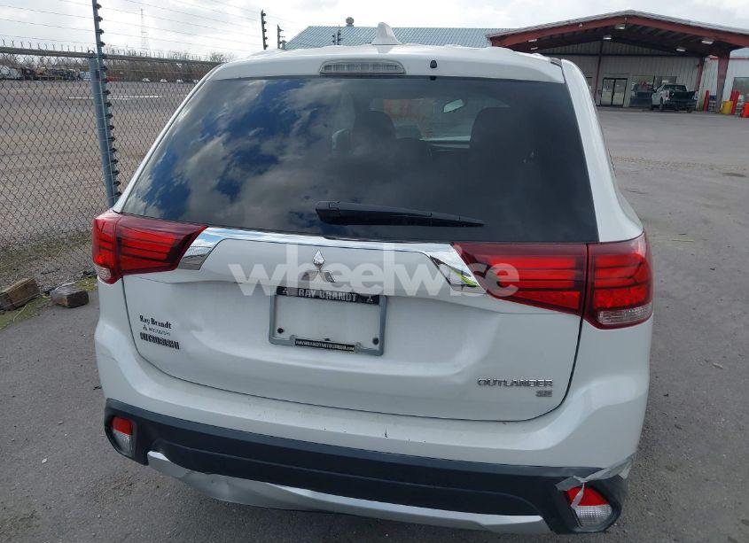 Photo 16 of 2018 Mitsubishi Outlander SE (VIN JA4AD3A31JZ011860)