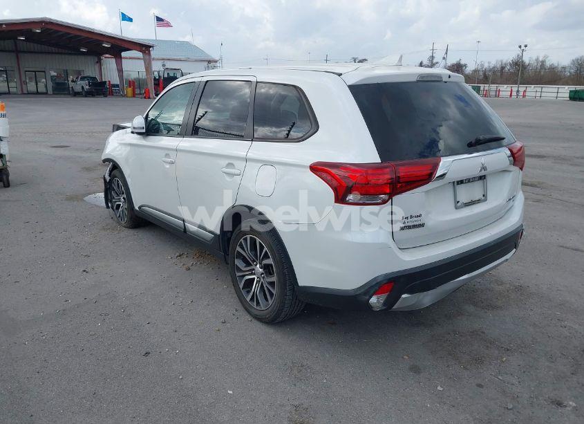 Photo 3 of 2018 Mitsubishi Outlander SE (VIN JA4AD3A31JZ011860)