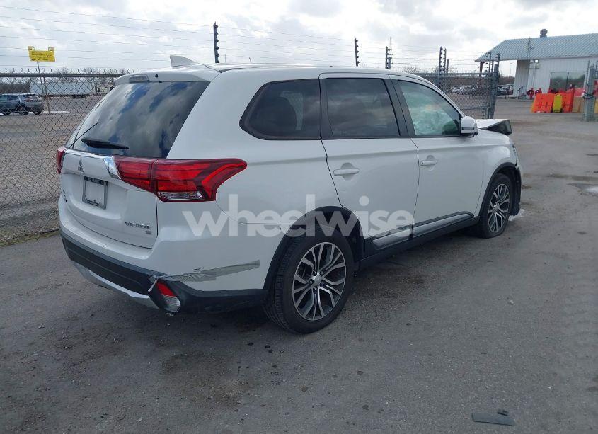 Photo 4 of 2018 Mitsubishi Outlander SE (VIN JA4AD3A31JZ011860)