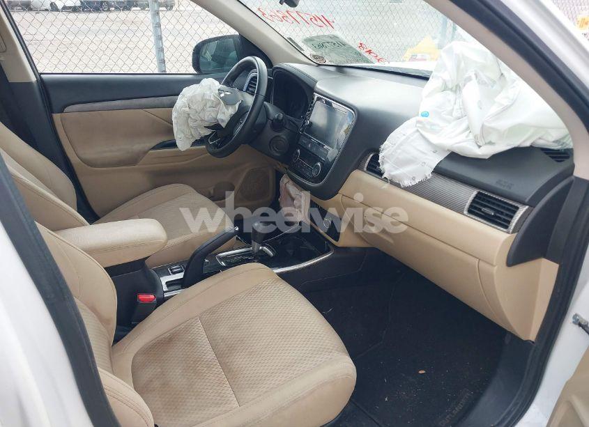 Photo 5 of 2018 Mitsubishi Outlander SE (VIN JA4AD3A31JZ011860)