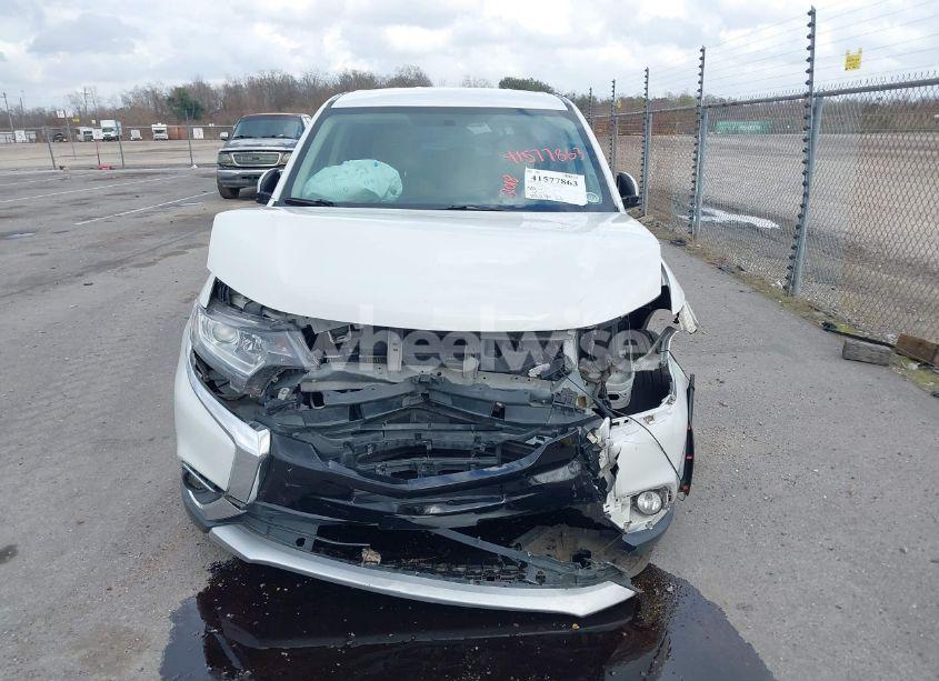 Photo 6 of 2018 Mitsubishi Outlander SE (VIN JA4AD3A31JZ011860)