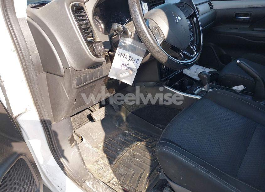 Photo 17 of 2018 Mitsubishi Outlander SE (VIN JA4AD3A31JZ035995)