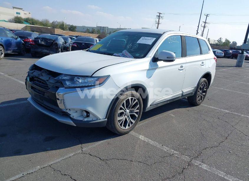 Photo 2 of 2018 Mitsubishi Outlander SE (VIN JA4AD3A31JZ035995)
