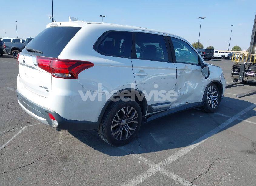 Photo 4 of 2018 Mitsubishi Outlander SE (VIN JA4AD3A31JZ035995)