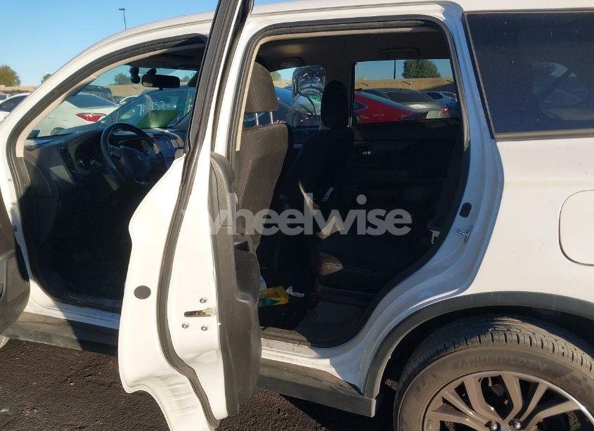 Photo 8 of 2018 Mitsubishi Outlander SE (VIN JA4AD3A31JZ035995)