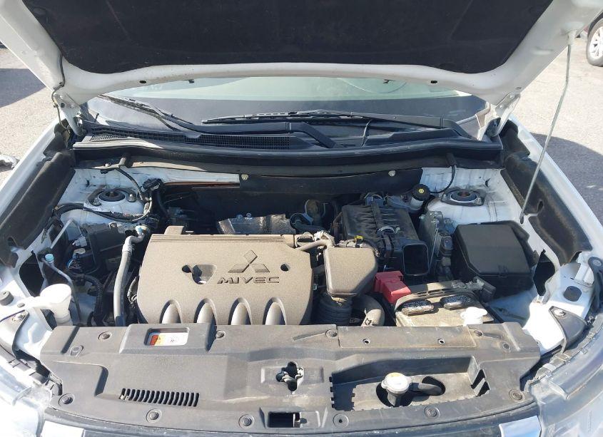 Photo 10 of 2016 Mitsubishi Outlander SE (VIN JA4AD3A32GZ001704)