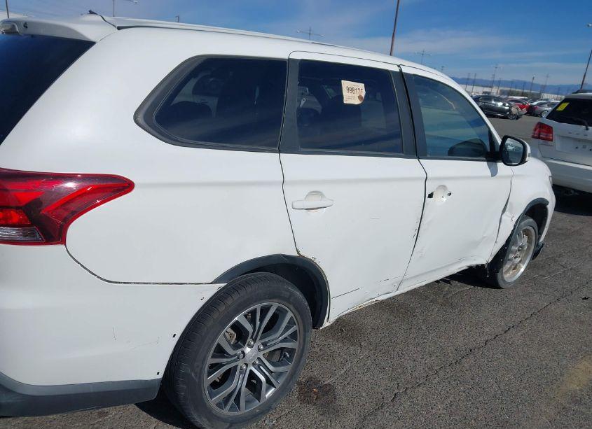 Photo 13 of 2016 Mitsubishi Outlander SE (VIN JA4AD3A32GZ001704)