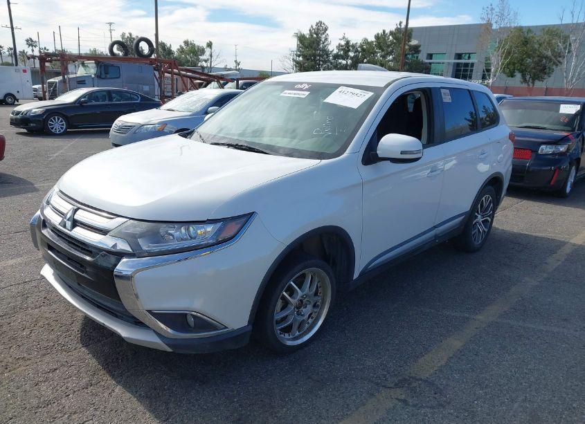 Photo 2 of 2016 Mitsubishi Outlander SE (VIN JA4AD3A32GZ001704)