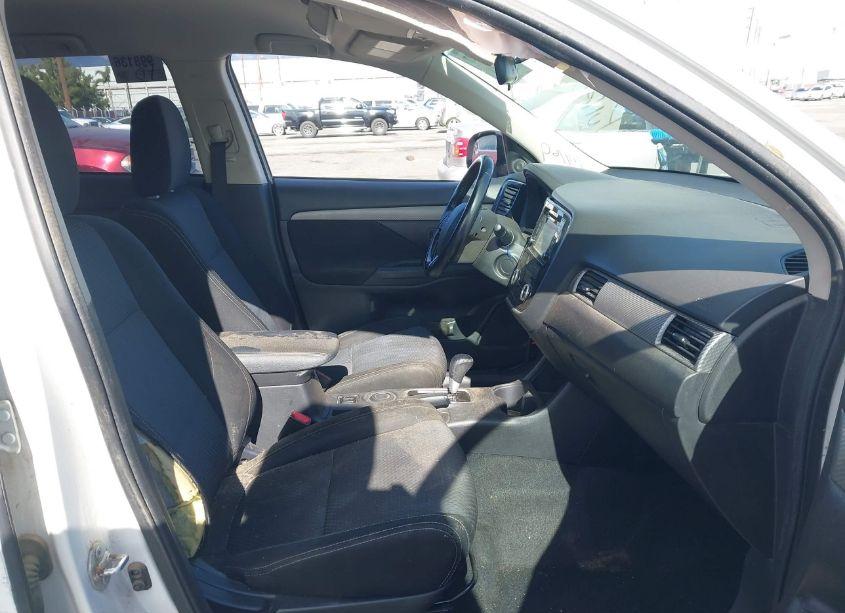 Photo 5 of 2016 Mitsubishi Outlander SE (VIN JA4AD3A32GZ001704)