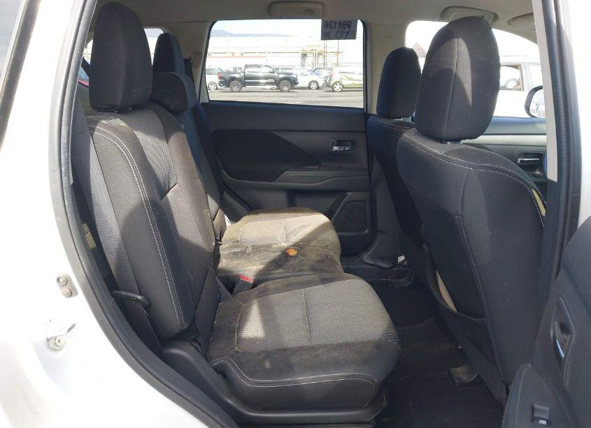 Photo 8 of 2016 Mitsubishi Outlander SE (VIN JA4AD3A32GZ001704)