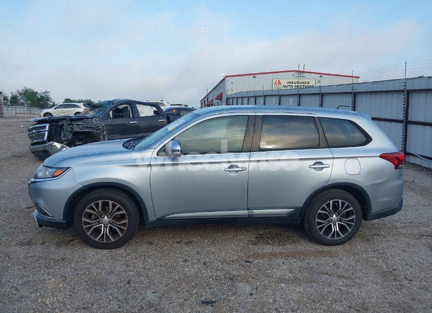 Photo 13 of 2016 Mitsubishi Outlander SE (VIN JA4AD3A32GZ017062)