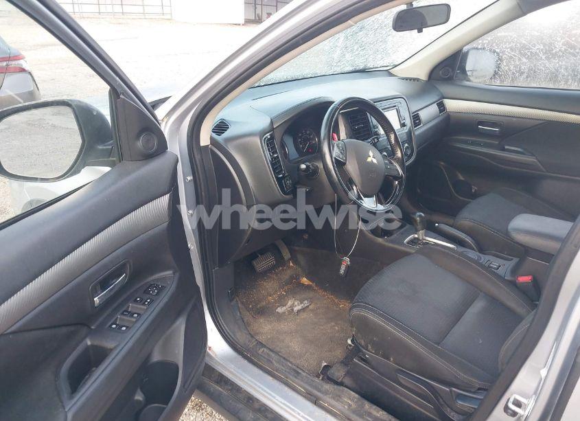 Photo 16 of 2016 Mitsubishi Outlander SE (VIN JA4AD3A32GZ017062)