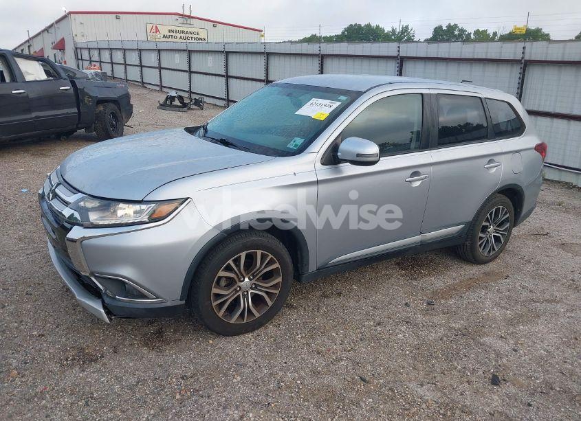 Photo 2 of 2016 Mitsubishi Outlander SE (VIN JA4AD3A32GZ017062)