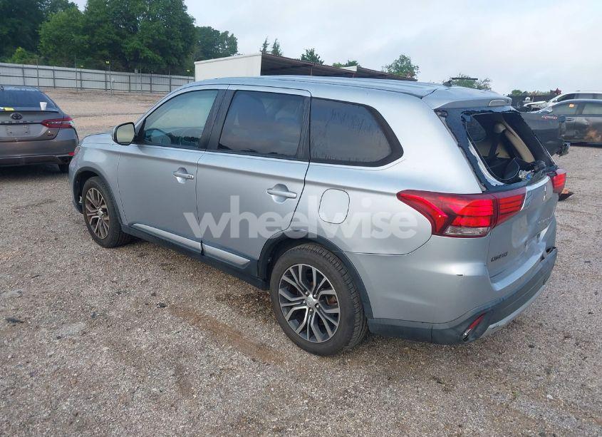 Photo 3 of 2016 Mitsubishi Outlander SE (VIN JA4AD3A32GZ017062)
