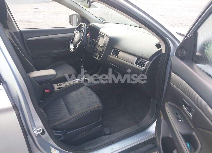 Photo 5 of 2016 Mitsubishi Outlander SE (VIN JA4AD3A32GZ017062)