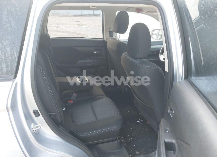 Photo 8 of 2016 Mitsubishi Outlander SE (VIN JA4AD3A32GZ017062)