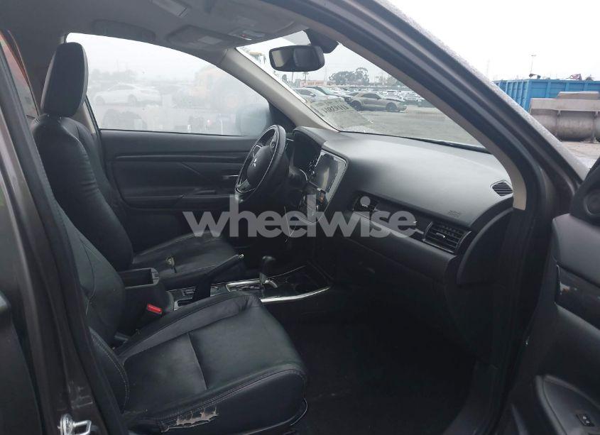 Photo 5 of 2017 Mitsubishi Outlander SE/SEL (VIN JA4AD3A32HZ029150)