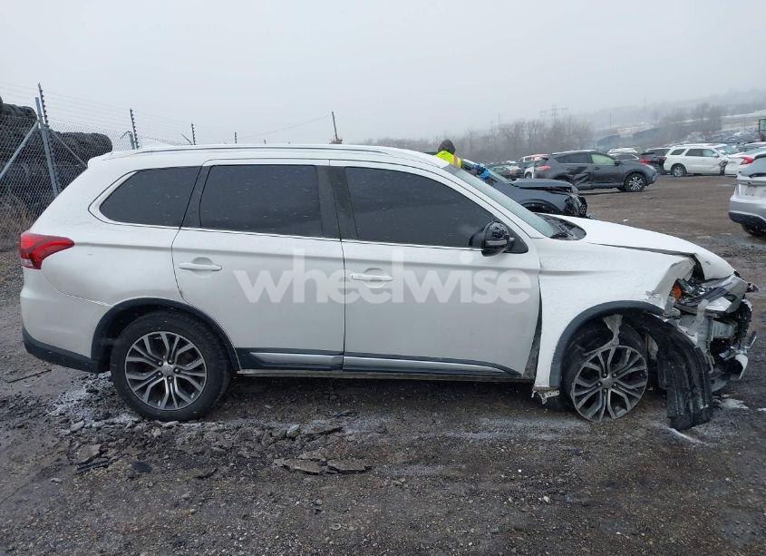 Photo 13 of 2017 Mitsubishi Outlander SE/SEL (VIN JA4AD3A32HZ030010)