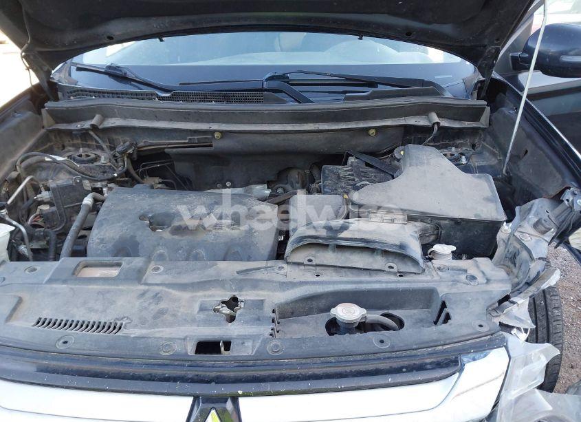 Photo 10 of 2018 Mitsubishi Outlander SE (VIN JA4AD3A32JJ003961)