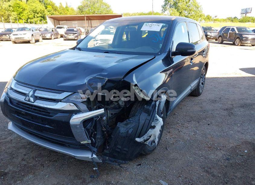 Photo 2 of 2018 Mitsubishi Outlander SE (VIN JA4AD3A32JJ003961)