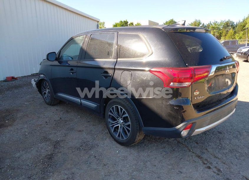 Photo 3 of 2018 Mitsubishi Outlander SE (VIN JA4AD3A32JJ003961)