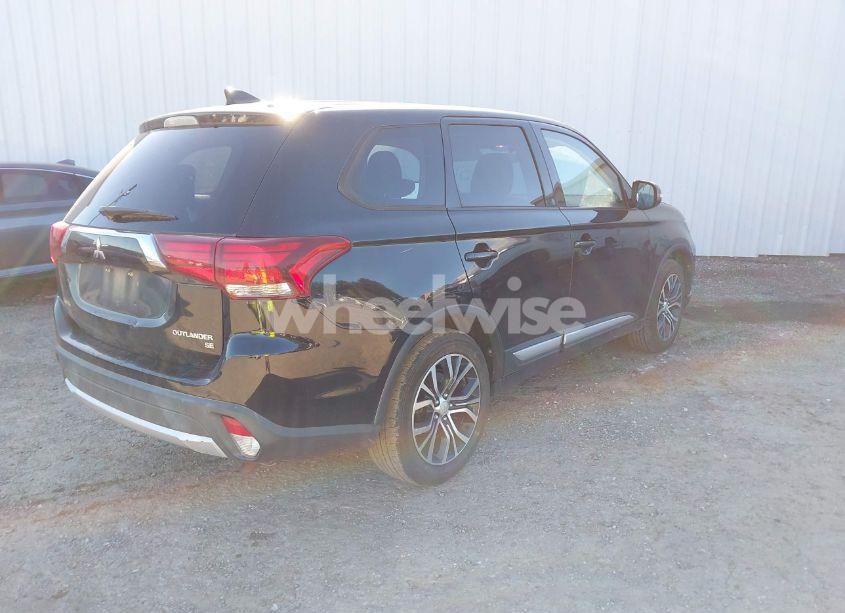 Photo 4 of 2018 Mitsubishi Outlander SE (VIN JA4AD3A32JJ003961)