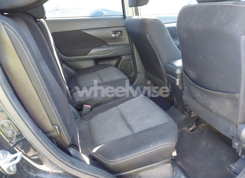 Photo 8 of 2018 Mitsubishi Outlander SE (VIN JA4AD3A32JJ003961)