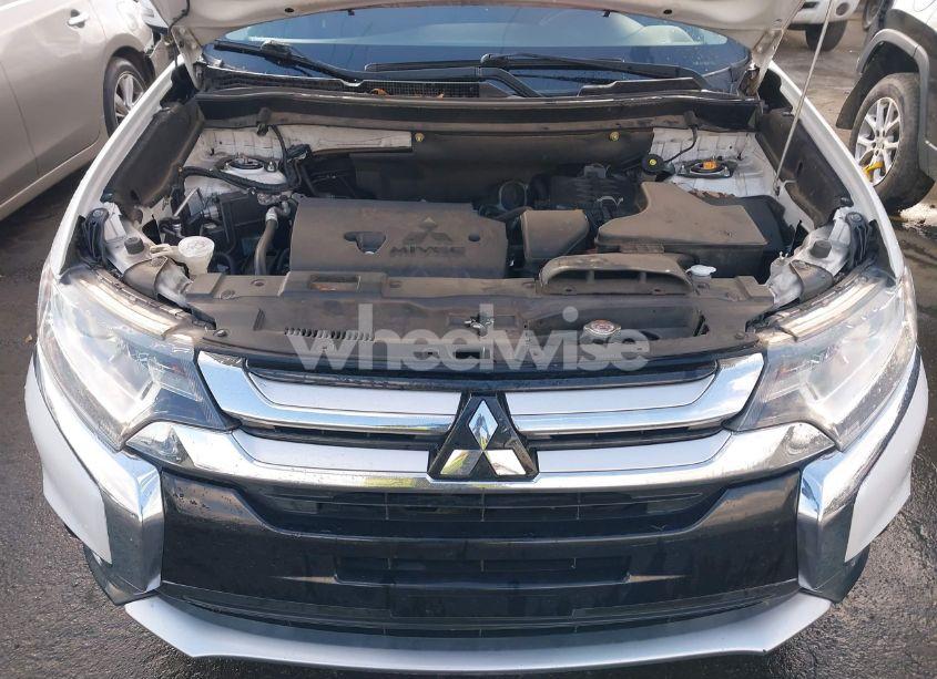 Photo 10 of 2018 Mitsubishi Outlander SE (VIN JA4AD3A32JZ039134)