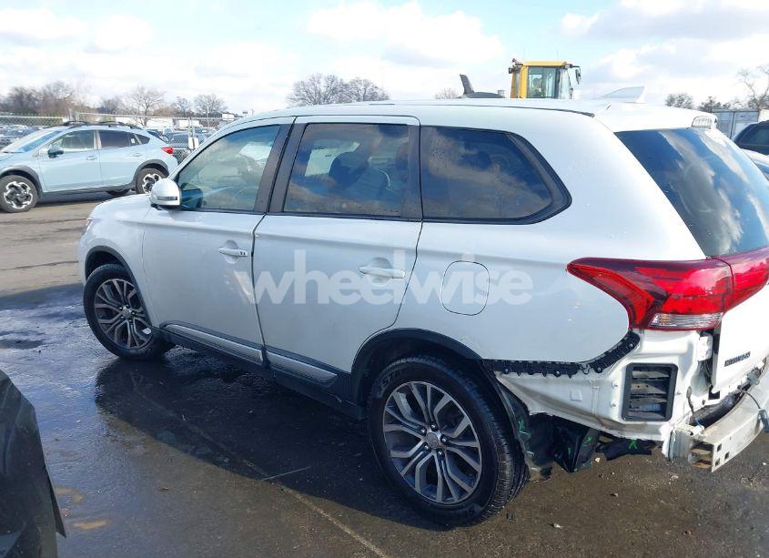 Photo 14 of 2018 Mitsubishi Outlander SE (VIN JA4AD3A32JZ039134)