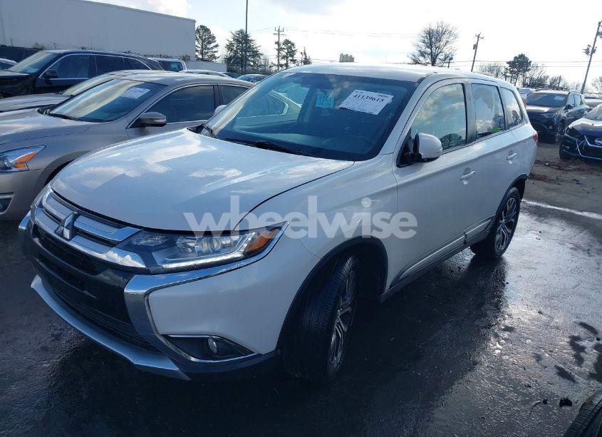 Photo 2 of 2018 Mitsubishi Outlander SE (VIN JA4AD3A32JZ039134)
