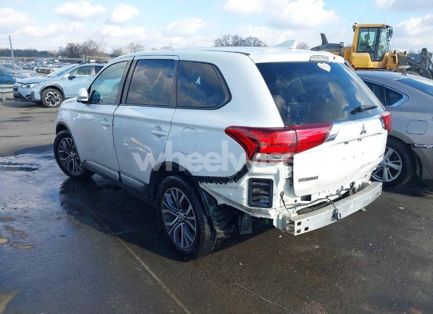 Photo 3 of 2018 Mitsubishi Outlander SE (VIN JA4AD3A32JZ039134)