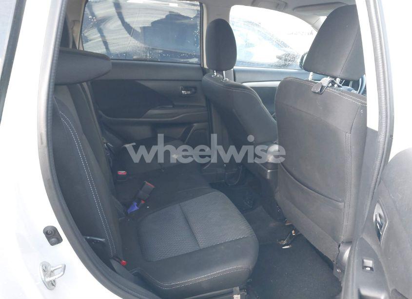 Photo 8 of 2018 Mitsubishi Outlander SE (VIN JA4AD3A32JZ039134)
