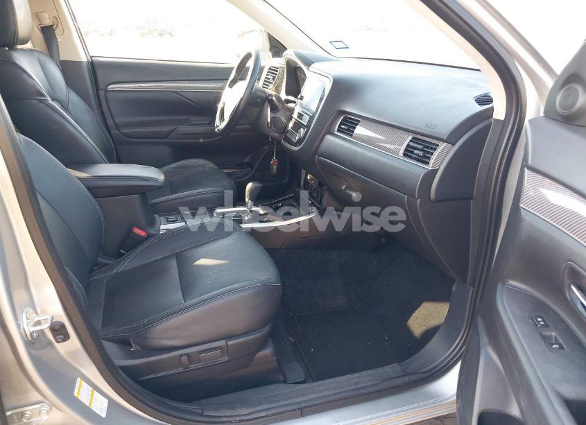 Photo 5 of 2019 Mitsubishi Outlander SEL (VIN JA4AD3A32KZ027406)