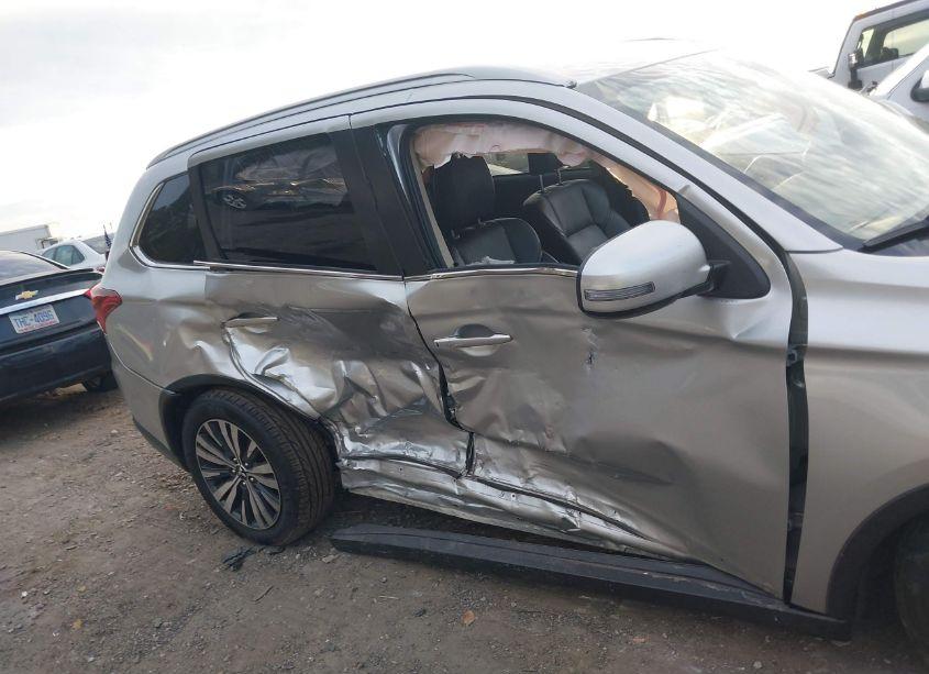 Photo 6 of 2020 Mitsubishi Outlander LE 2.4/SE 2.4/SEL 2.4/SP 2.4 (VIN JA4AD3A32LZ040996)