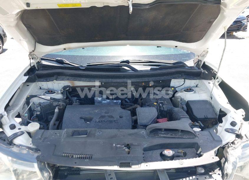 Photo 10 of 2014 Mitsubishi Outlander SE (VIN JA4AD3A33EZ011011)