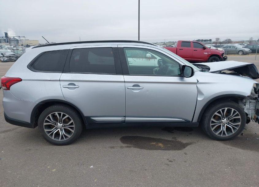 Photo 13 of 2016 Mitsubishi Outlander SEL (VIN JA4AD3A33GZ016678)