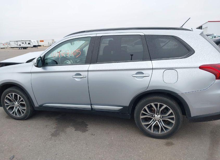 Photo 14 of 2016 Mitsubishi Outlander SEL (VIN JA4AD3A33GZ016678)