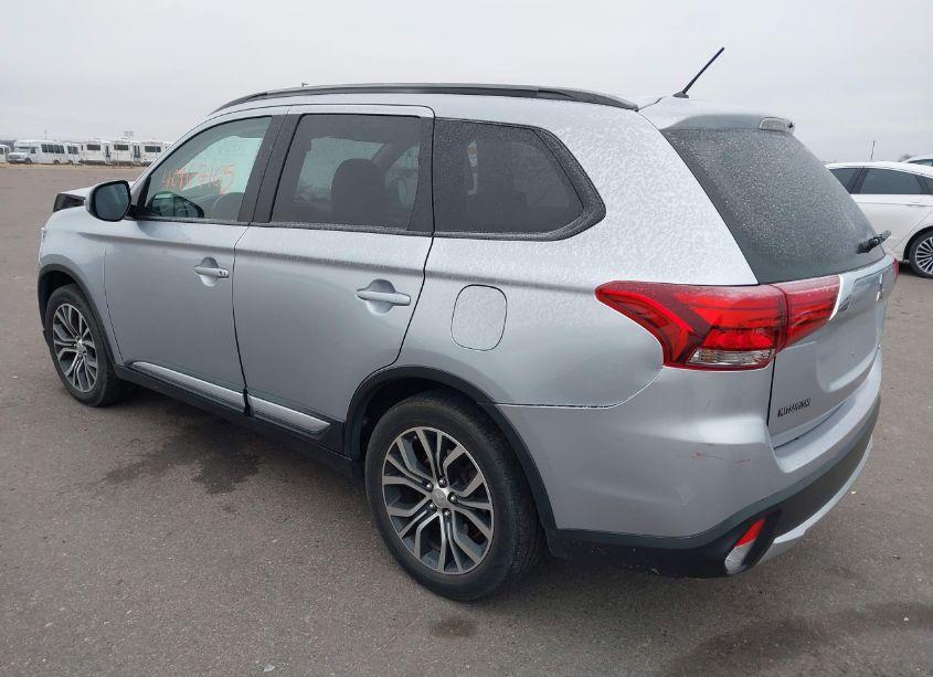 Photo 3 of 2016 Mitsubishi Outlander SEL (VIN JA4AD3A33GZ016678)