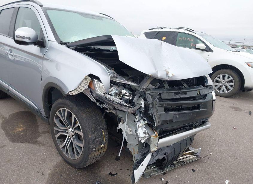 Photo 6 of 2016 Mitsubishi Outlander SEL (VIN JA4AD3A33GZ016678)