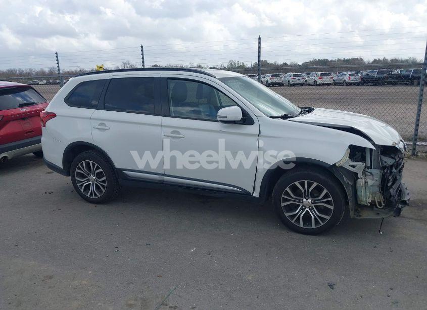 Photo 13 of 2016 Mitsubishi Outlander SEL (VIN JA4AD3A33GZ033884)