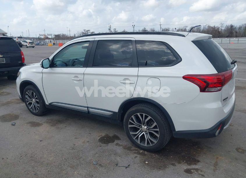 Photo 14 of 2016 Mitsubishi Outlander SEL (VIN JA4AD3A33GZ033884)