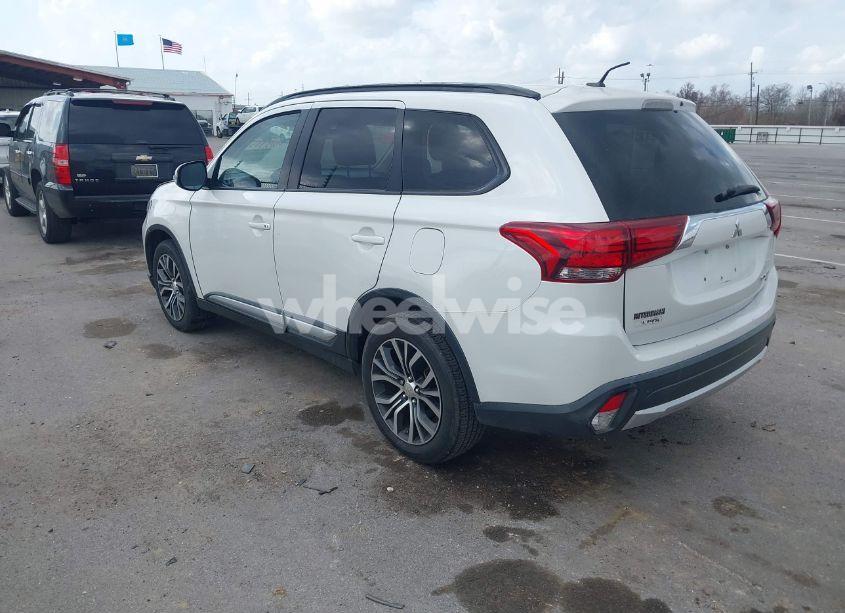 Photo 3 of 2016 Mitsubishi Outlander SEL (VIN JA4AD3A33GZ033884)